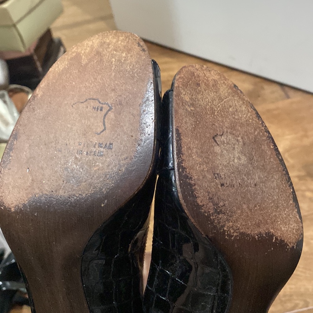 Stuart Weitzman Black Patent Croc Pattern Heels 7… - image 6